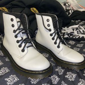WHITE DOC MARTENS